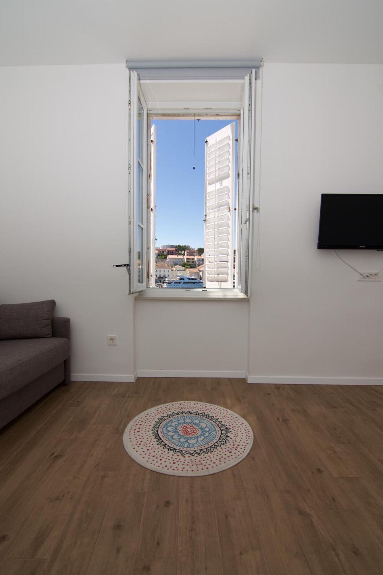 Apartments And Rooms Jospino 말리로시니 외부 사진