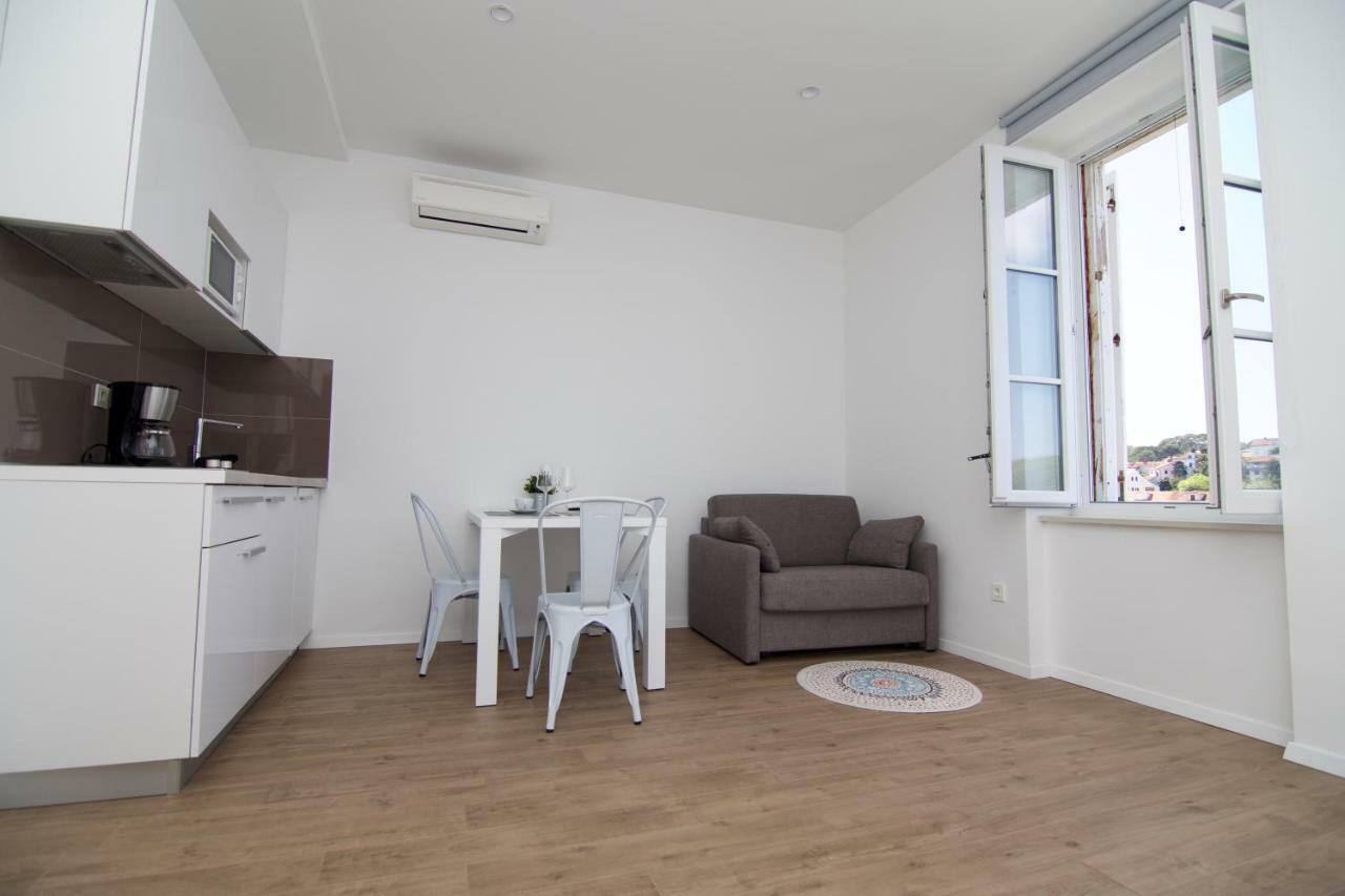 Apartments And Rooms Jospino 말리로시니 외부 사진